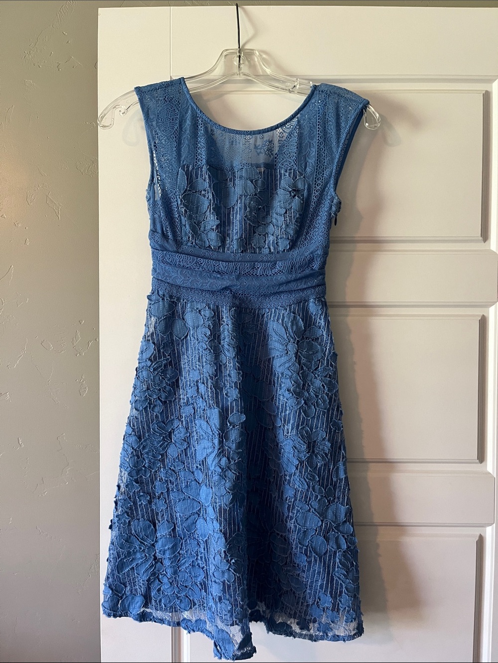 Moulinette Soeurs Blue Sleeveless Lace Midi Dress